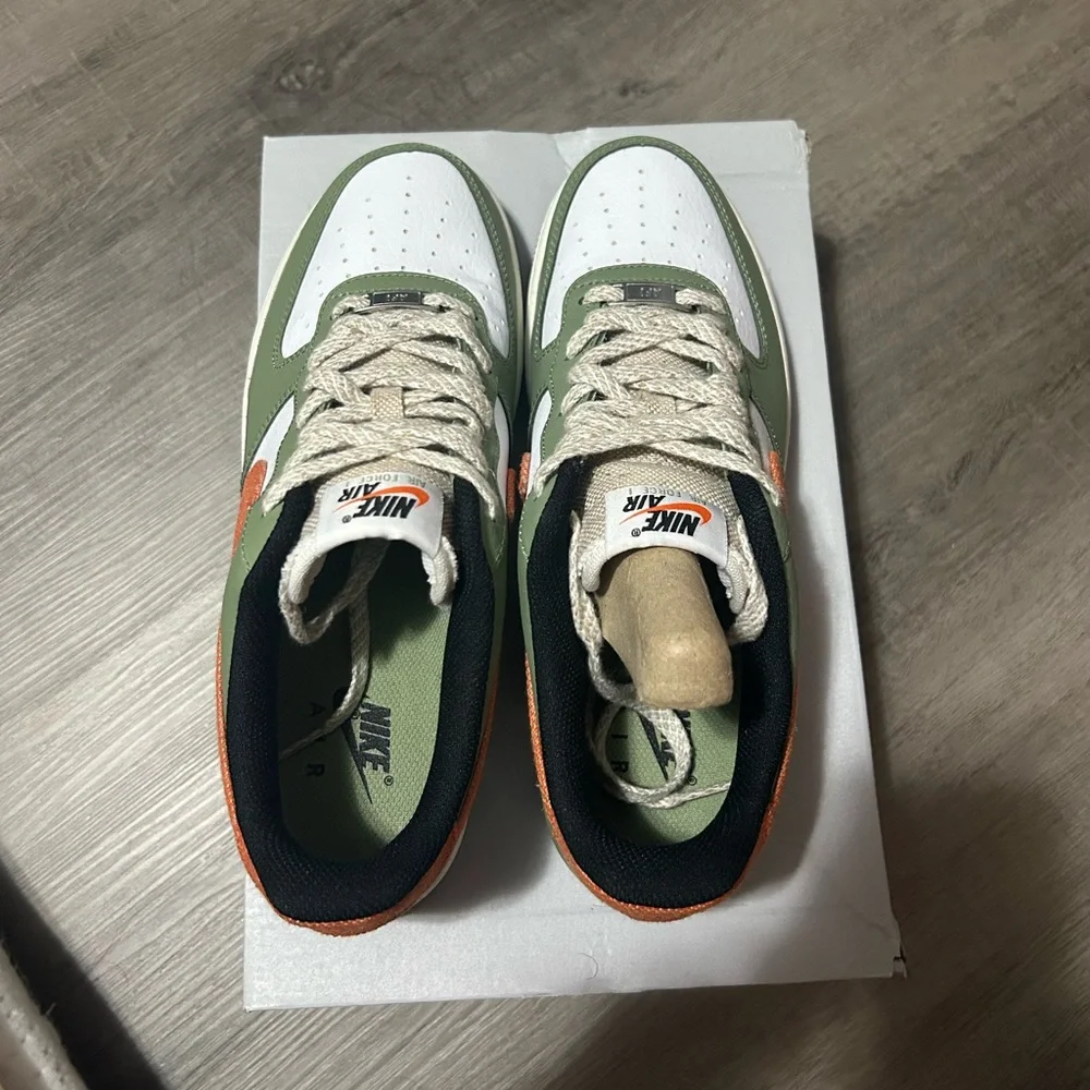Air Force 1 Oil Green/ Safety Orange-White - Picture 4 of 5
